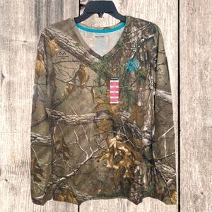 RealTree Camo T-Shirt, long sleeves, v-neck. L 12/14 Women.